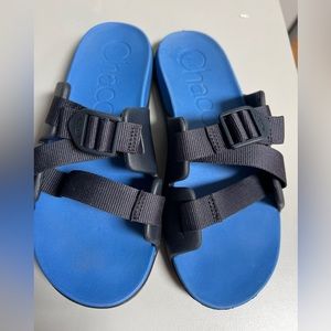CHACO kids sz 5 slides. Barely worn